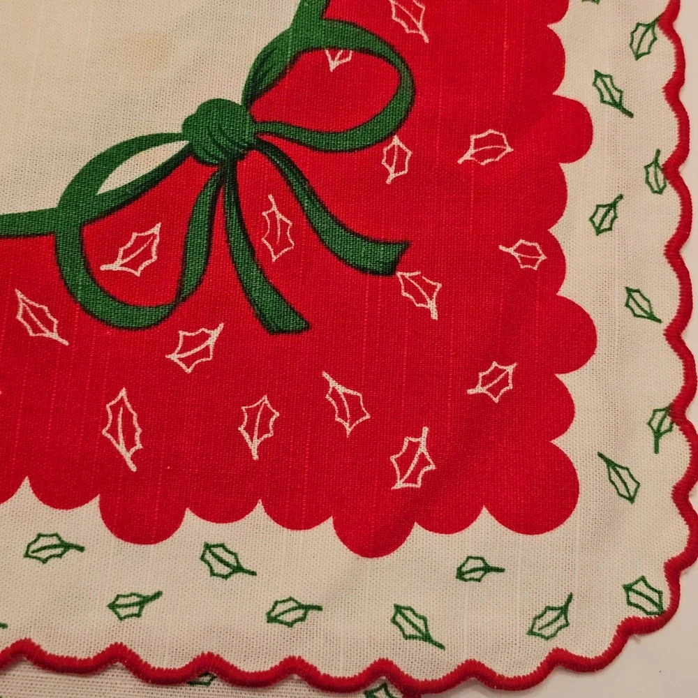 Vintage Christmas Napkins Set of 7 Red Green Holly Bow Scalloped 19x20 READ